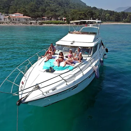 Mavideniz Yachting Hotel en barco Kemer